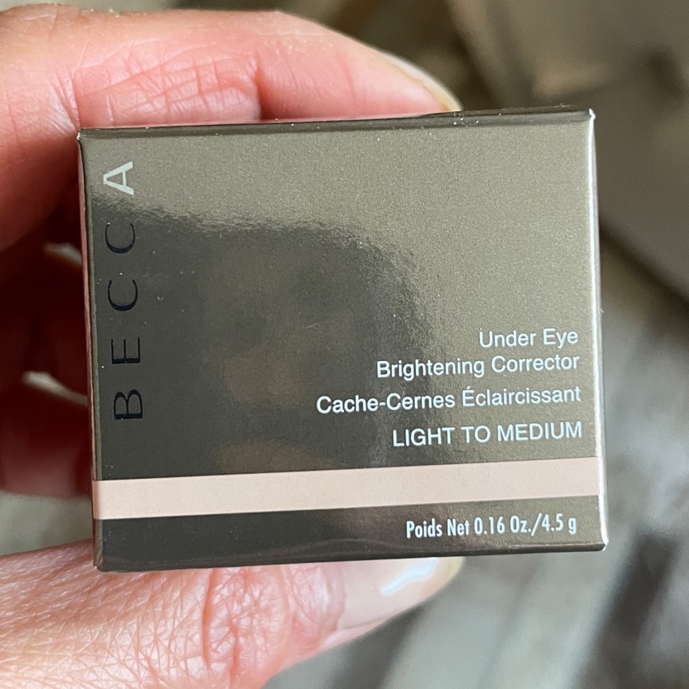 Brand NWT BECCA Under Eye Corrector in Light to Medium